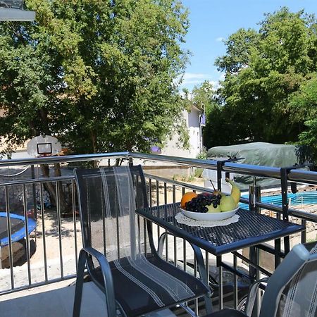 Apartments Maric-Hlapa Солине Екстериор снимка