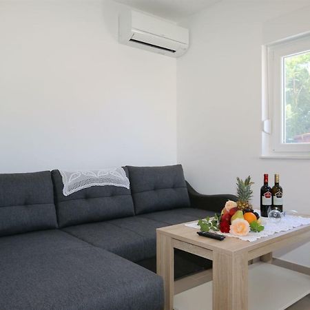 Apartments Maric-Hlapa Солине Екстериор снимка