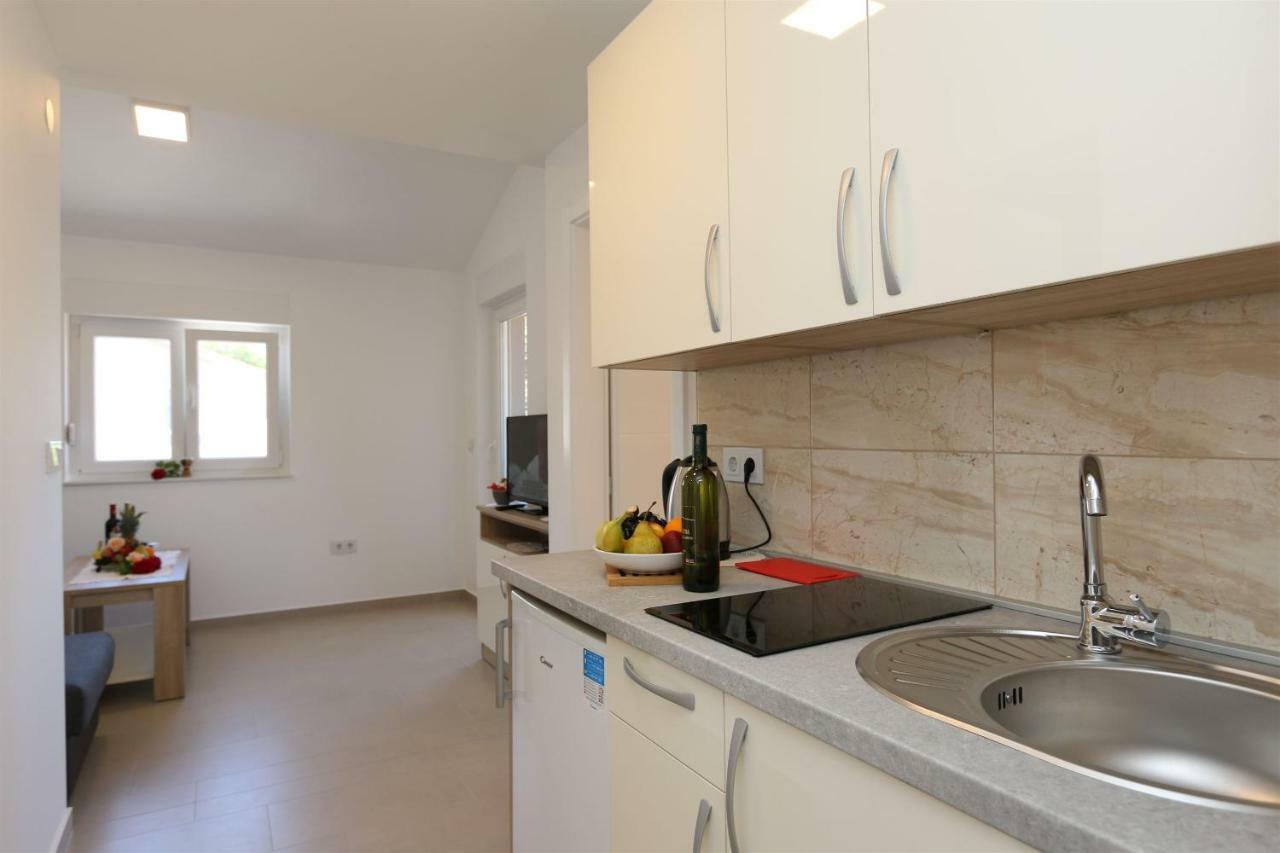 Apartments Maric-Hlapa Солине Екстериор снимка