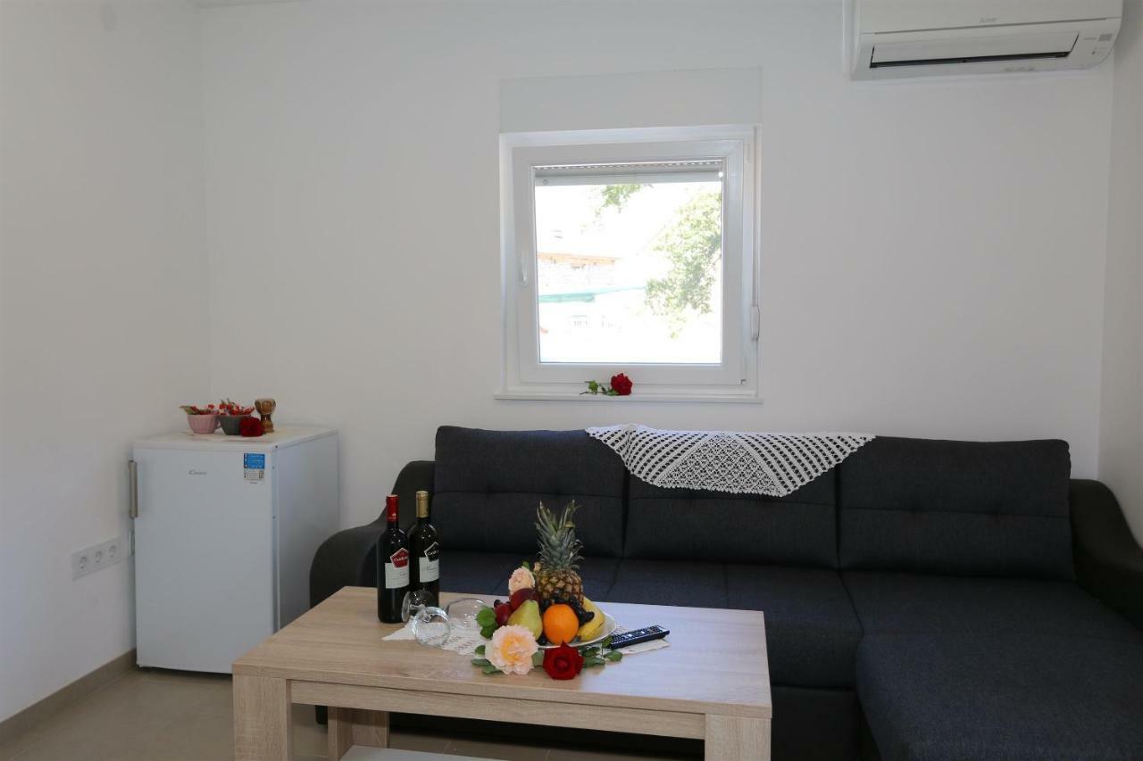 Apartments Maric-Hlapa Солине Екстериор снимка
