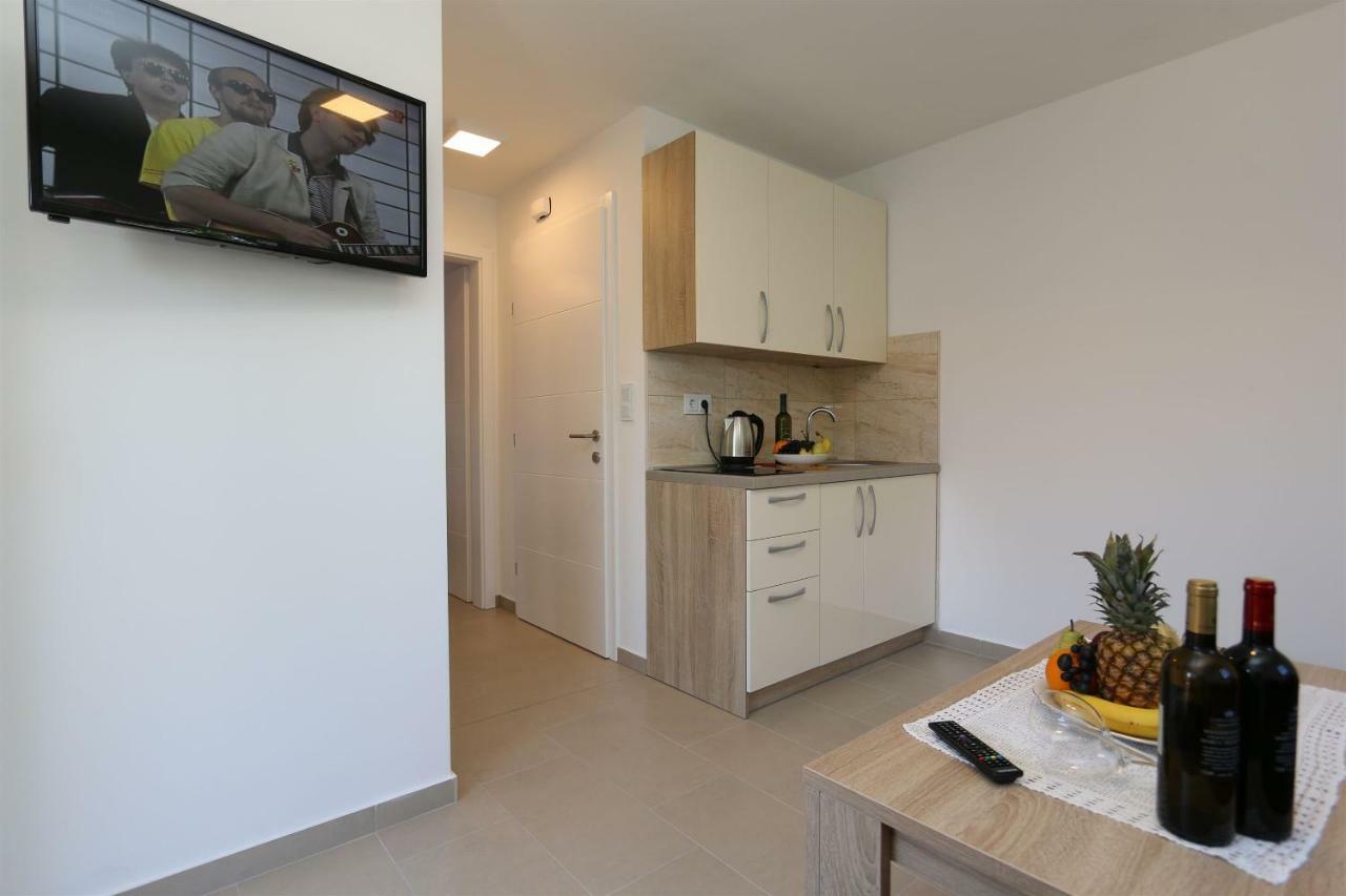 Apartments Maric-Hlapa Солине Екстериор снимка