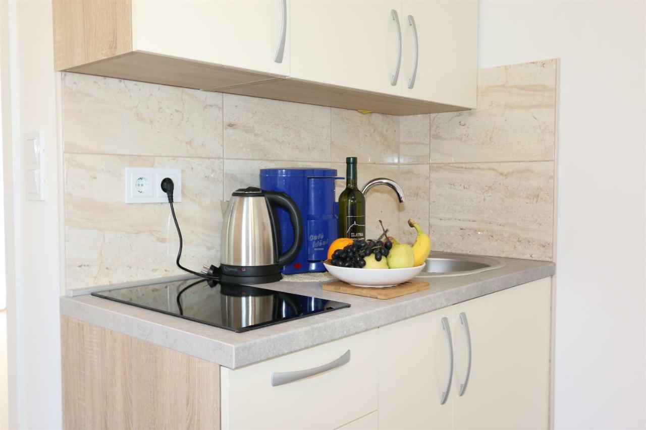 Apartments Maric-Hlapa Солине Екстериор снимка