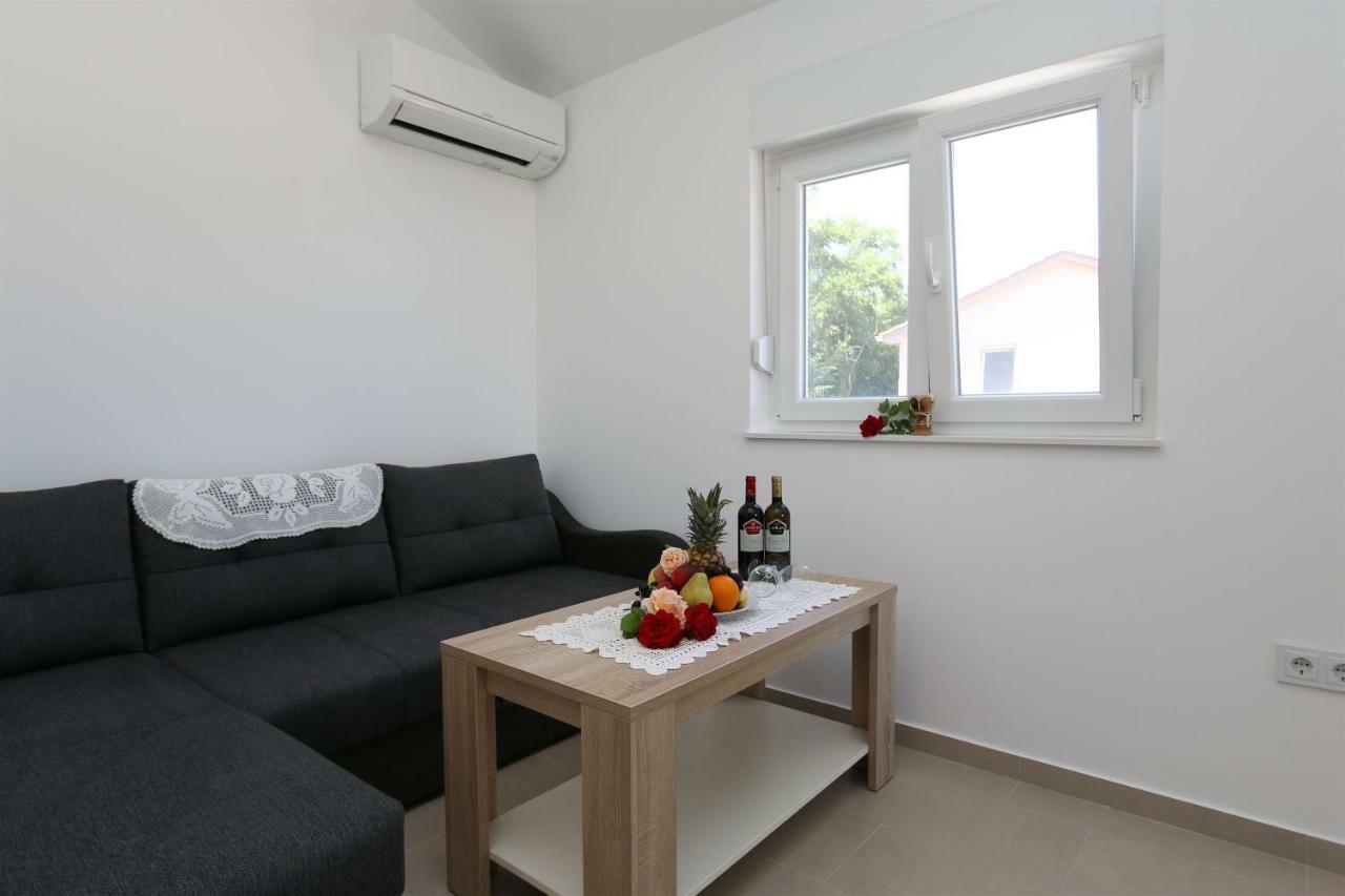 Apartments Maric-Hlapa Солине Екстериор снимка
