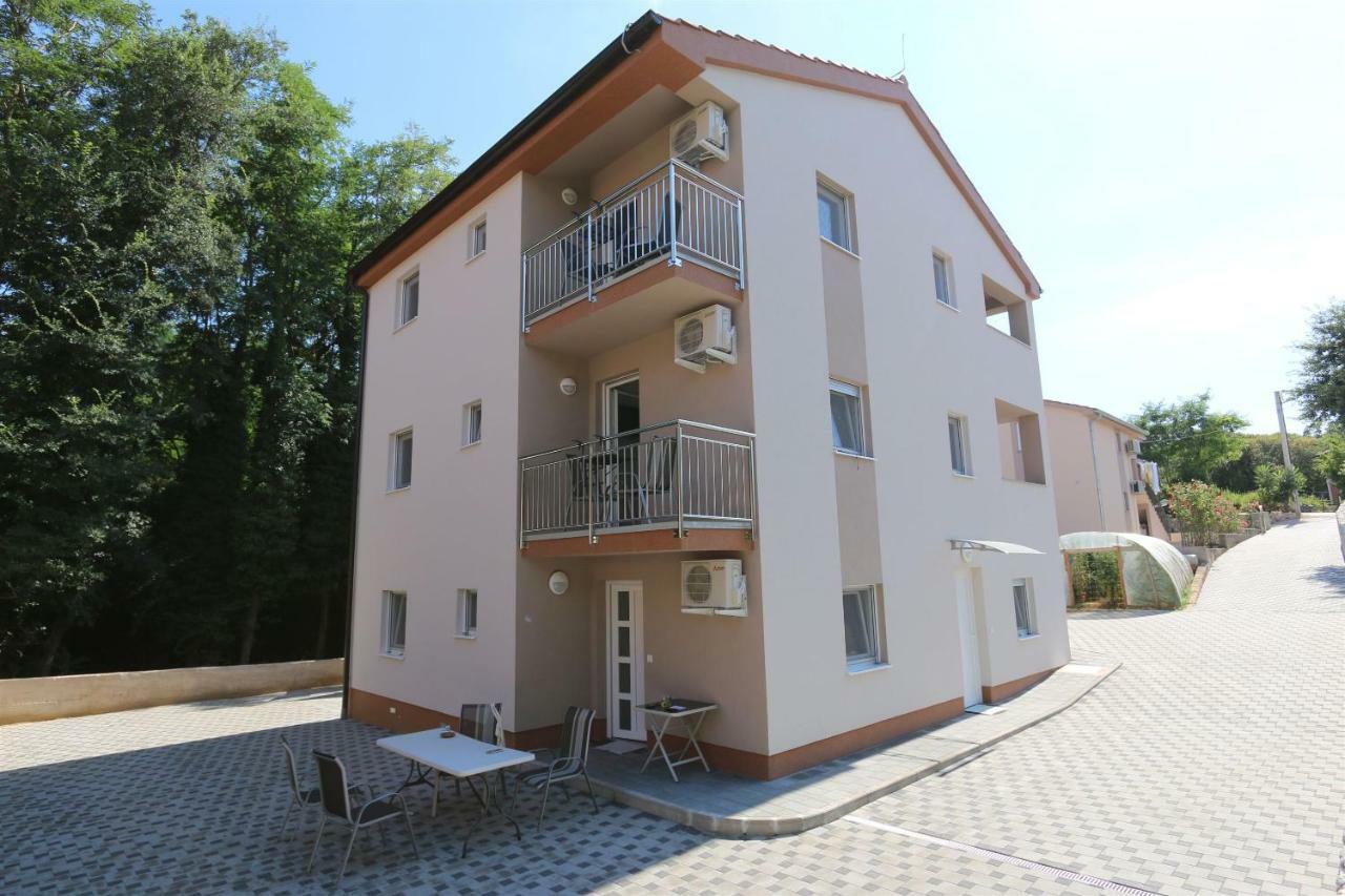 Apartments Maric-Hlapa Солине Екстериор снимка