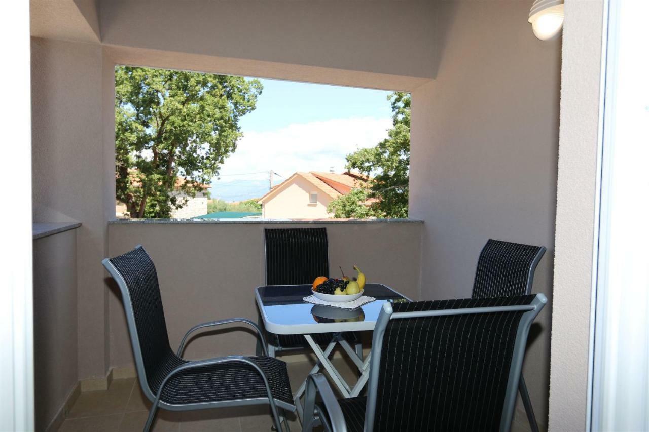 Apartments Maric-Hlapa Солине Екстериор снимка