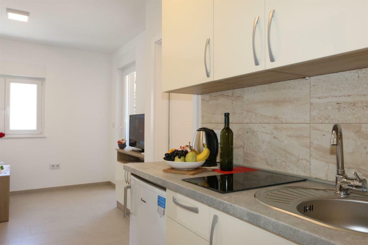 Apartments Maric-Hlapa Солине Екстериор снимка