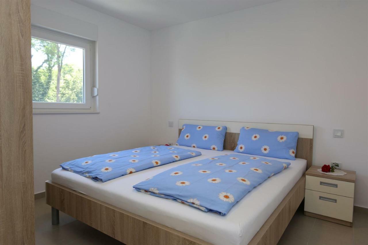 Apartments Maric-Hlapa Солине Екстериор снимка