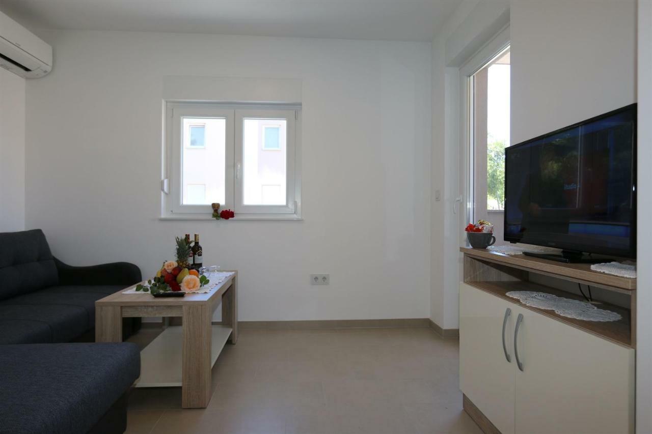 Apartments Maric-Hlapa Солине Екстериор снимка