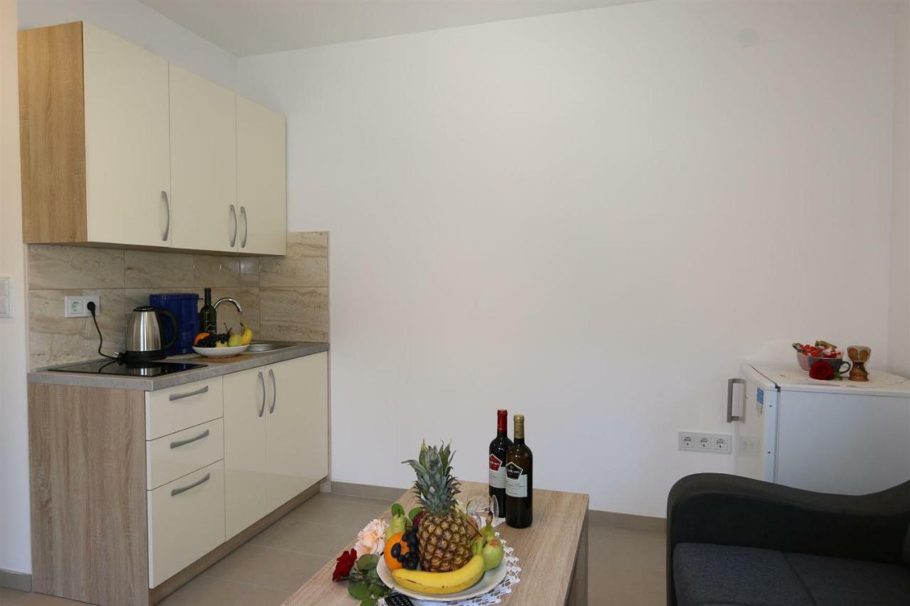 Apartments Maric-Hlapa Солине Екстериор снимка