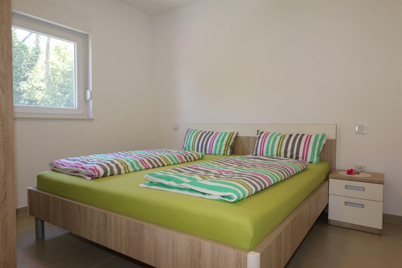 Apartments Maric-Hlapa Солине Екстериор снимка