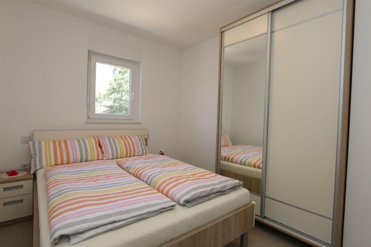 Apartments Maric-Hlapa Солине Екстериор снимка
