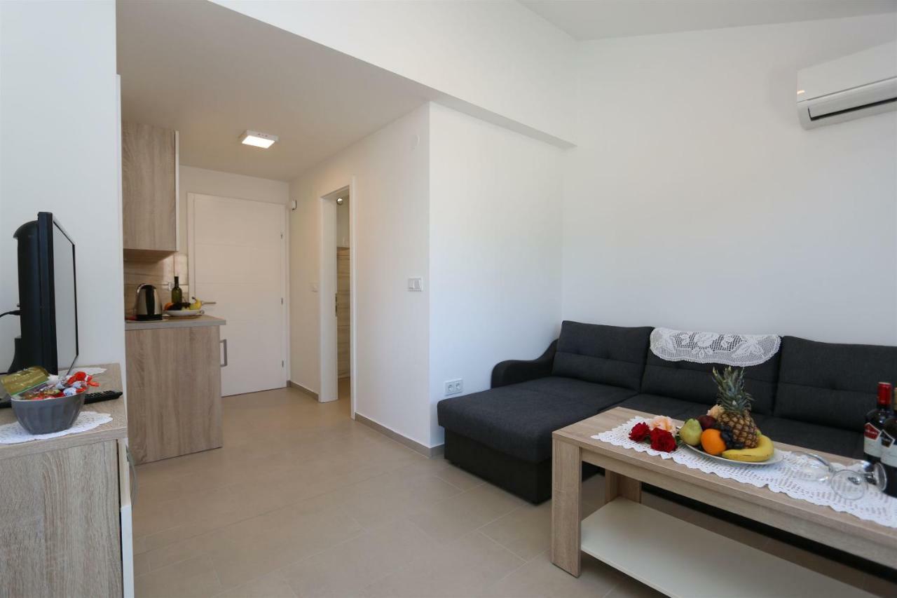 Apartments Maric-Hlapa Солине Екстериор снимка