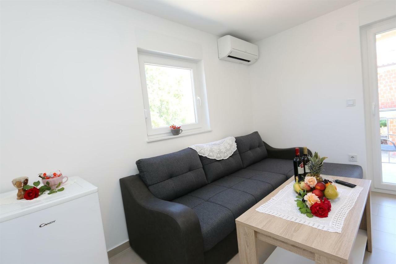 Apartments Maric-Hlapa Солине Екстериор снимка